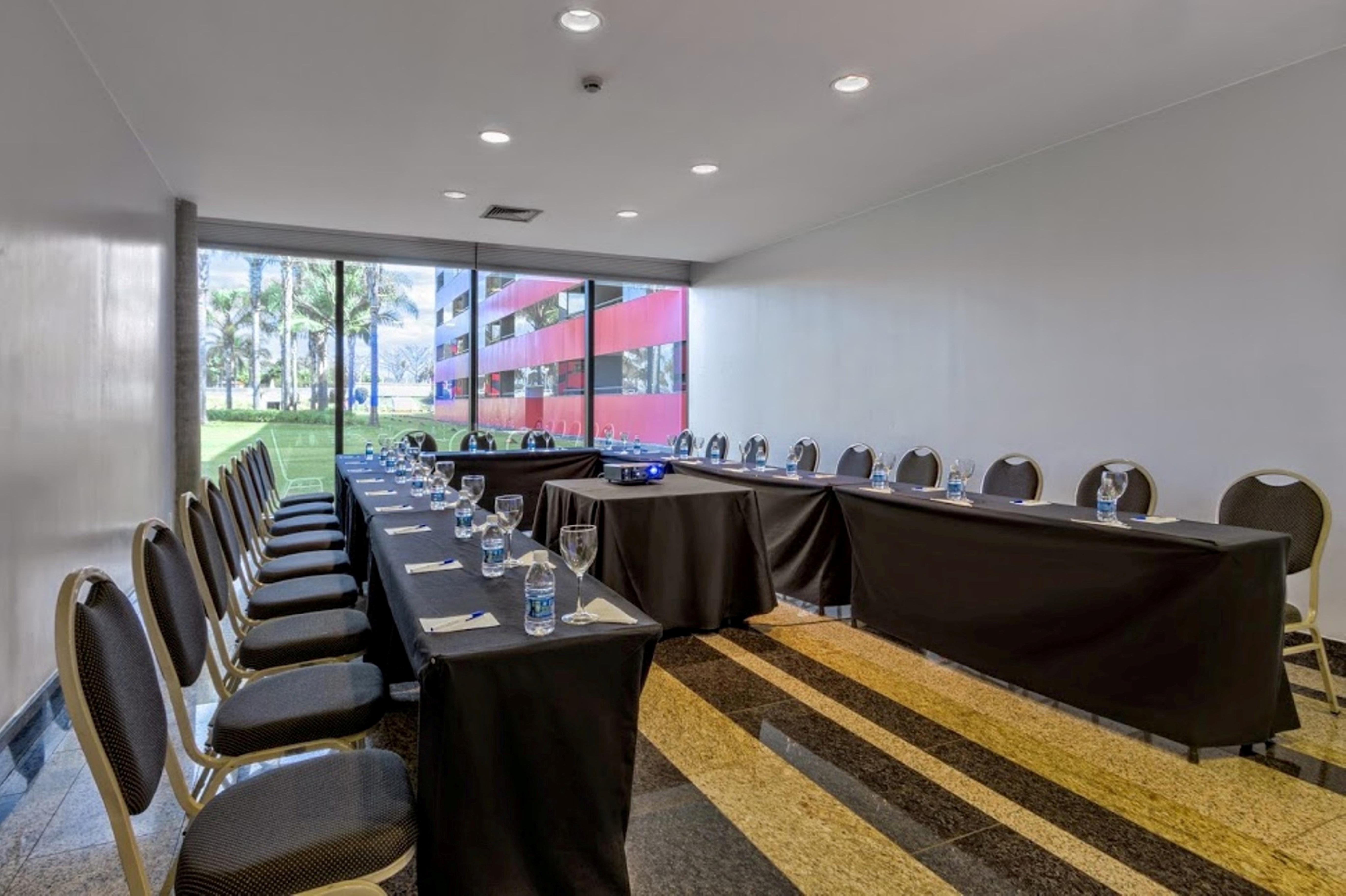Отель Golden Tulip Brasilia Alvorada Экстерьер фото